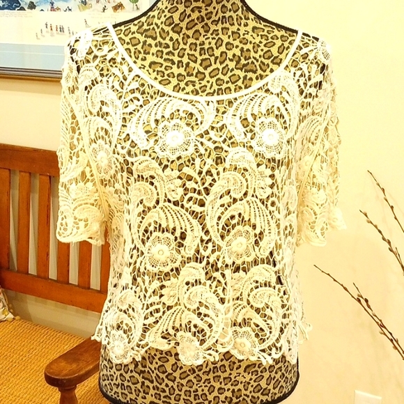 Crocheted Ladies Knit Top Size:M Color: Ivory - Picture 1 of 9